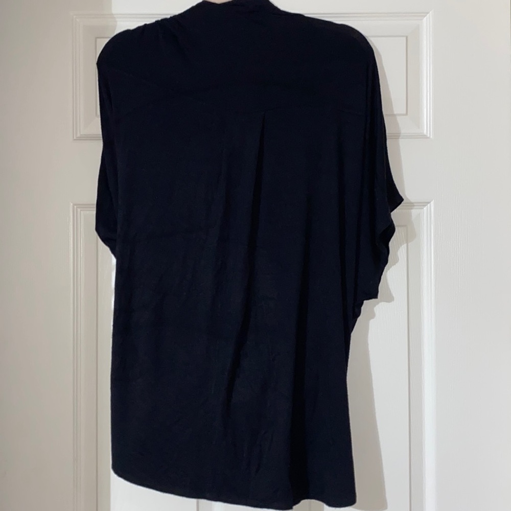 women’s black top